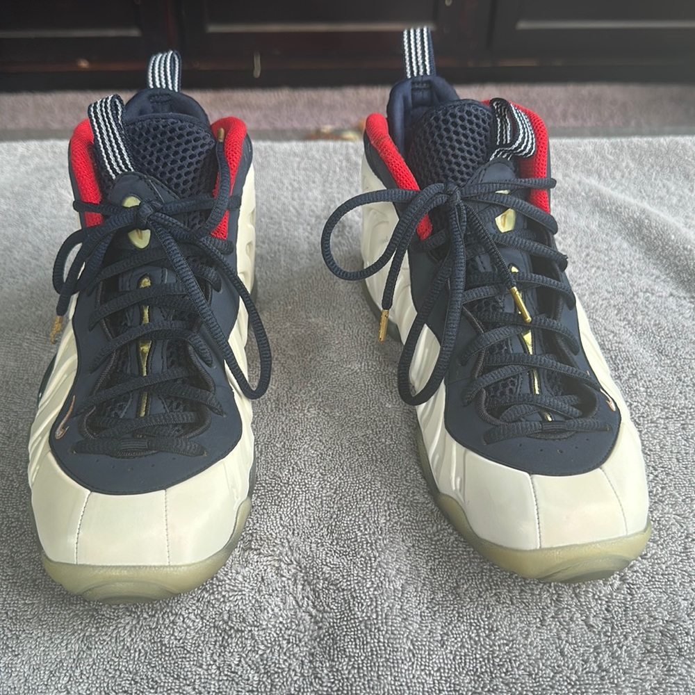 Foamposite shoes! In good condition! Only worn a few times!